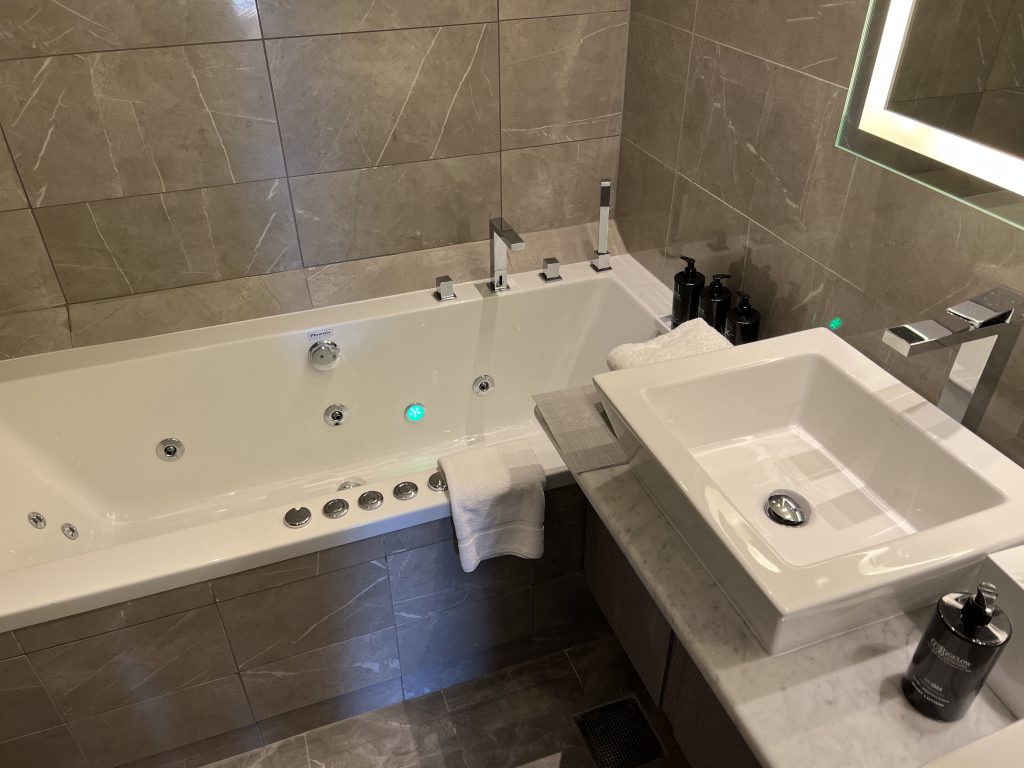 Bath sink and tub