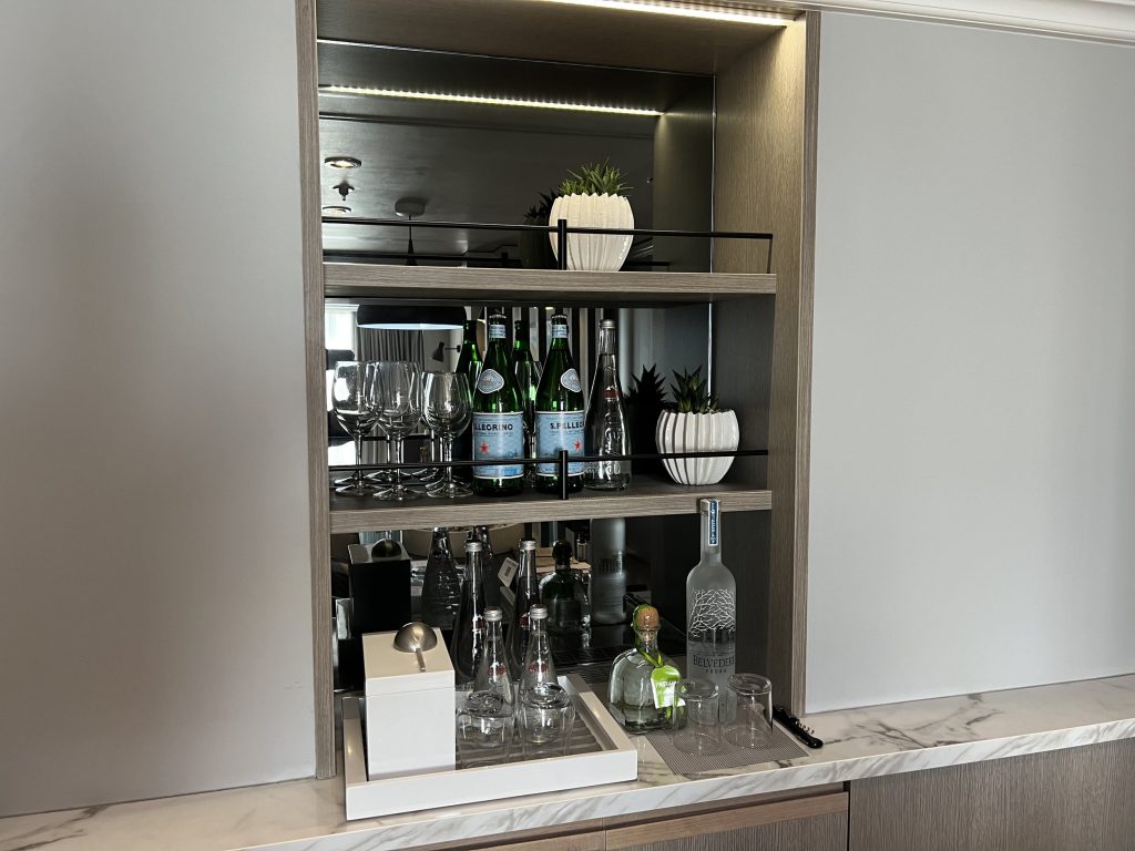 Royalsuitebar