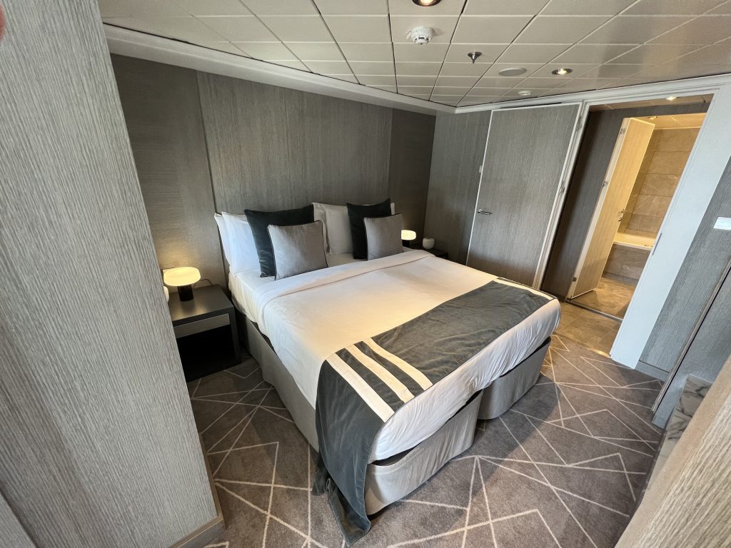 Royalsuitebedroom