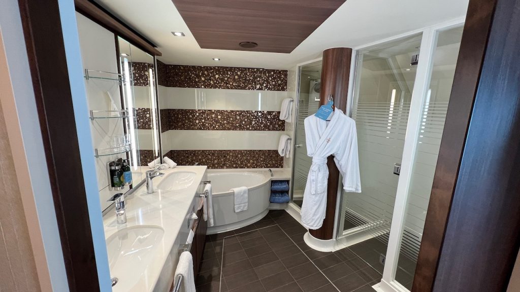 Haven Forward Facing Cabin Bathroom