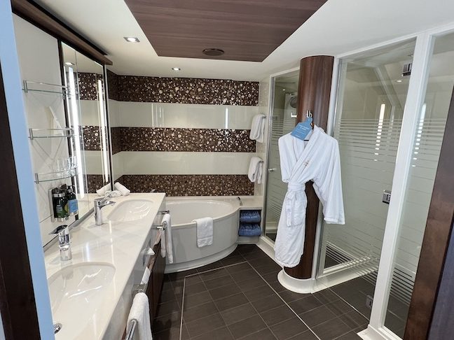 Haven Forward Facing Penthouse Bathroom 1 edited