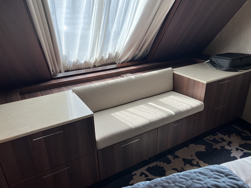 Haven Forward Facing Penthouse Window Seat 2