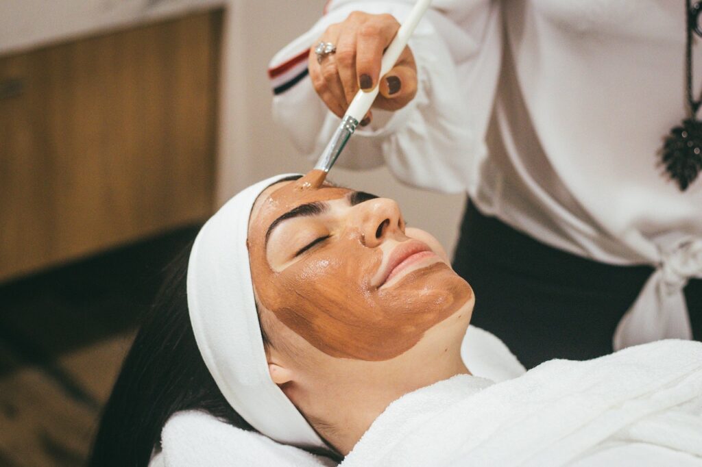 Spa facial raphael lovaski Pe9IXUuC6QU unsplash 1