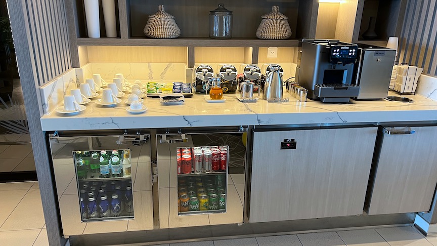 Apex Retreat Lounge Beverages 1