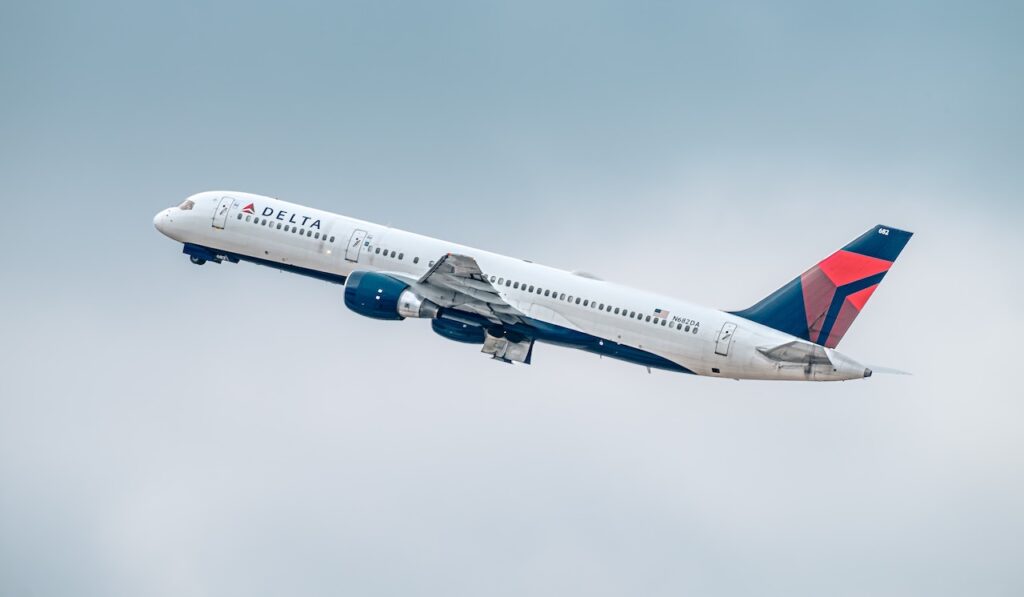 Delta airplane aerojet 6lkshtFhUgM unsplash