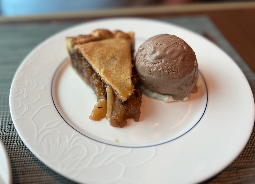 Fine Cut Apple pie a la mode