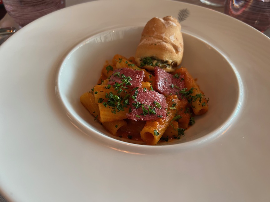 Pasta with garlic knot