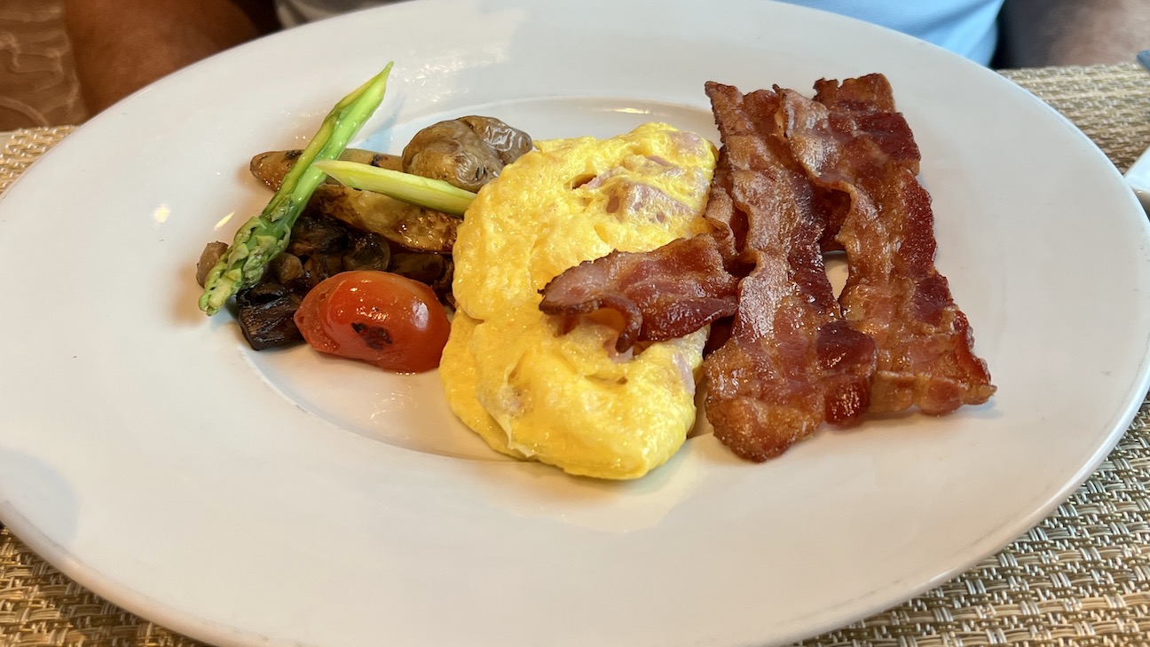 Solstice Luminae omelet with bacon