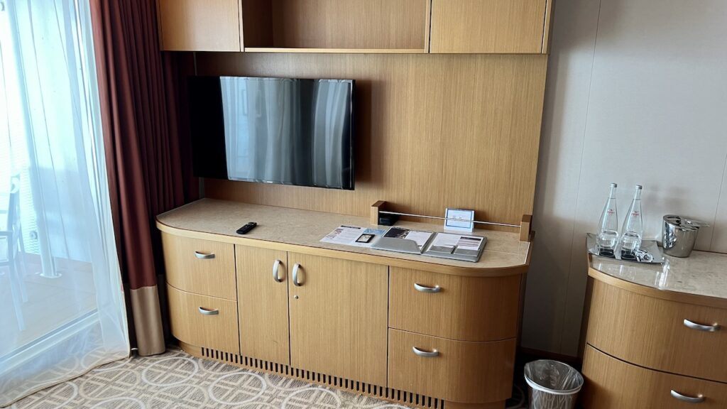 Solstice sky suite TV area