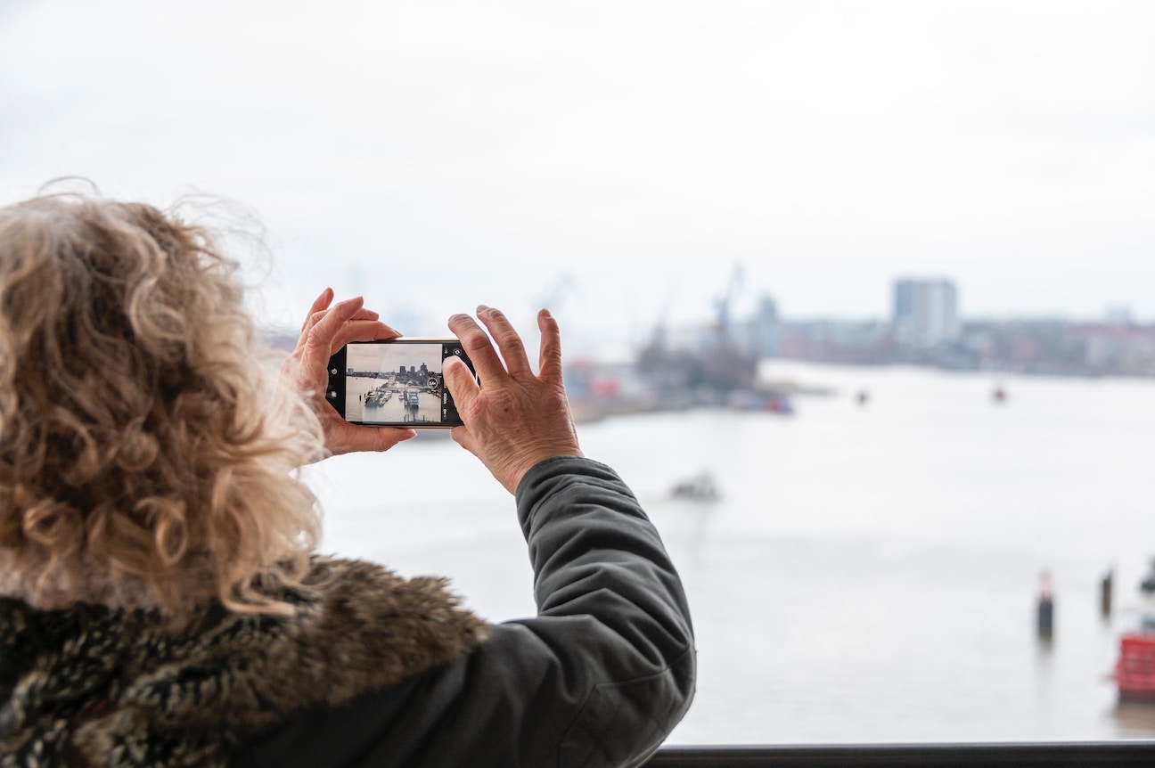 Taking photo grom ship UN