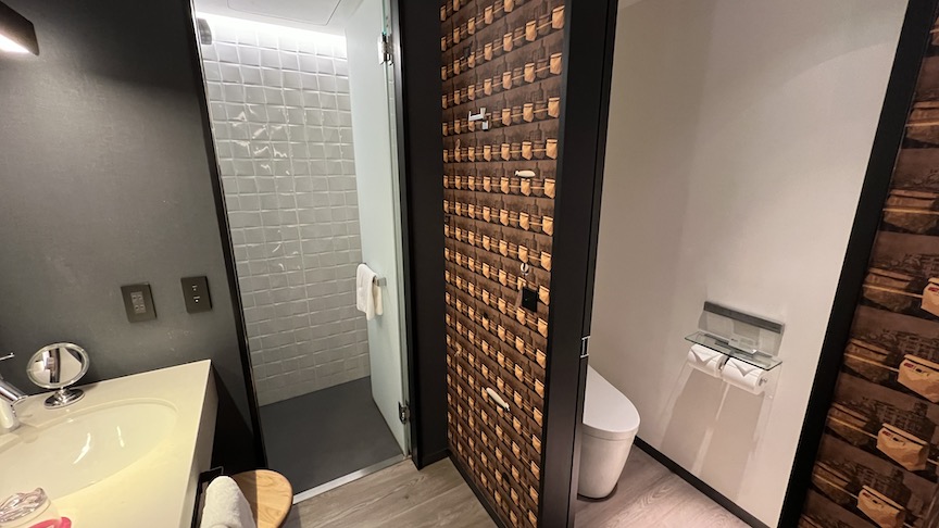 Aloft Tokyo Ginza bathroom area
