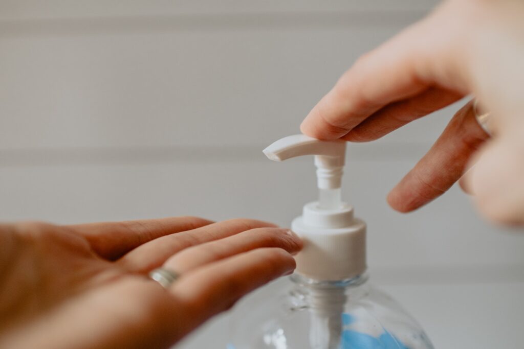 Hand sanitizer kelly sikkema WIYtZU3PxsI unsplash