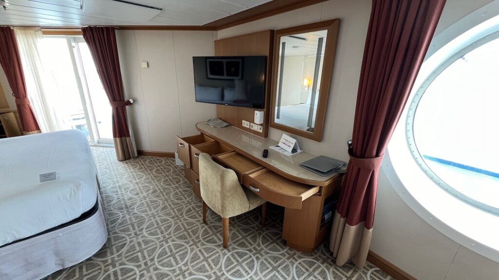 Equinox Sunset Sky Suite desk area