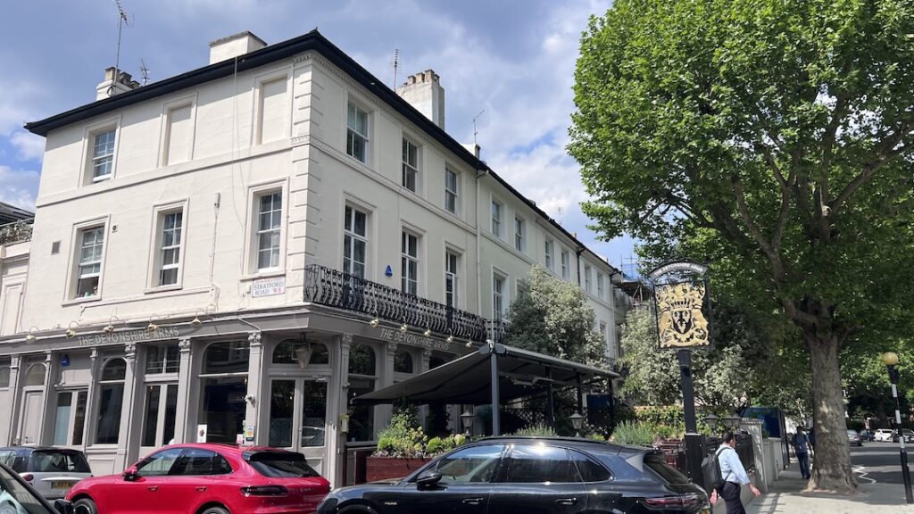 London Pub Devonshire Arms