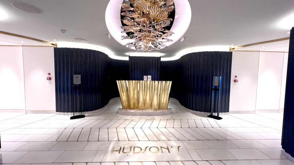 NCL Prima Hudsons entrance