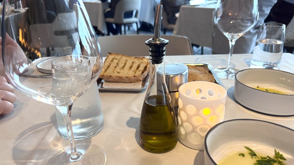 NCL Prima Palomar table setting