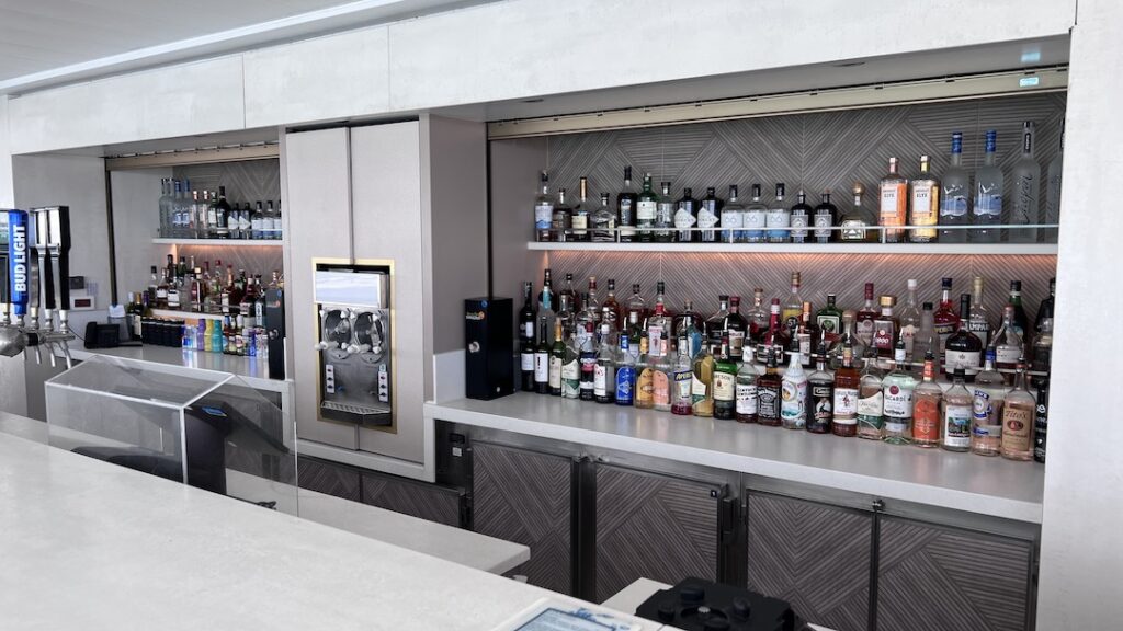 NCL Prima Waves Pool Bar 2