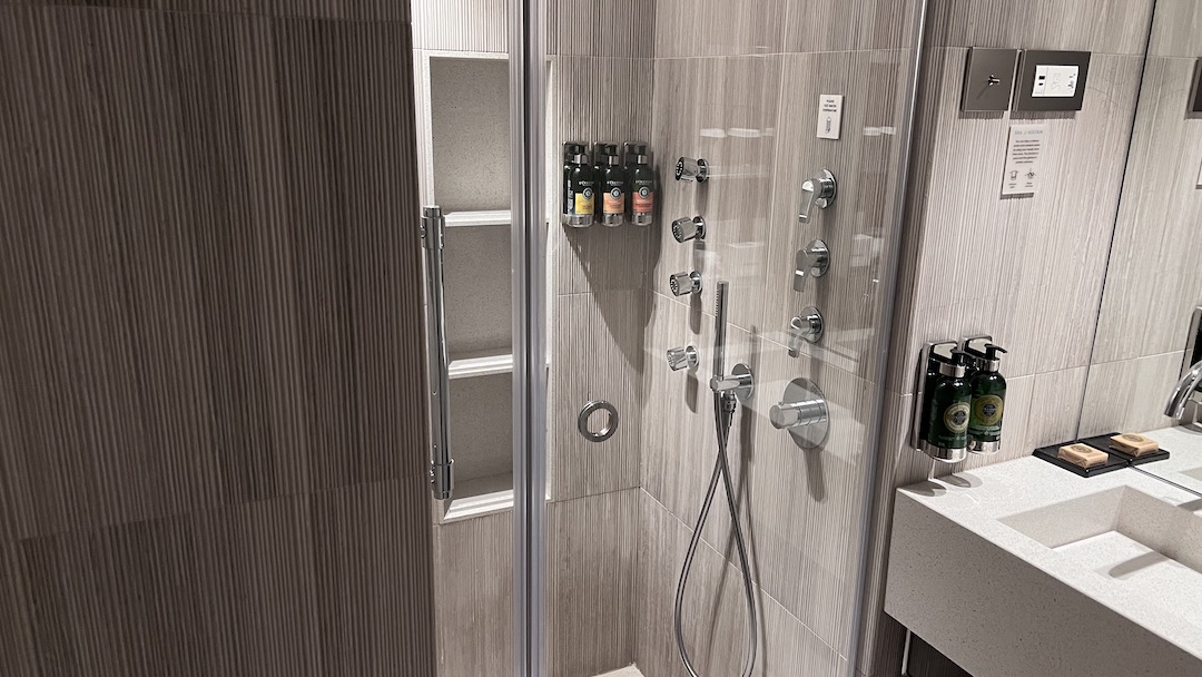 Prima 2 bedroom villa small bathroom 4
