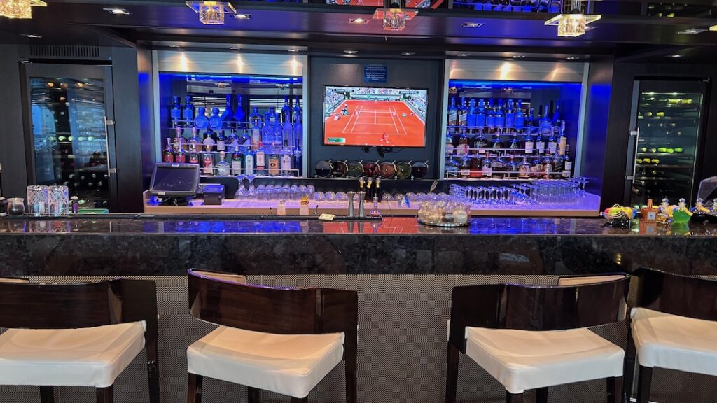 NCL Breakaway Haven Bar