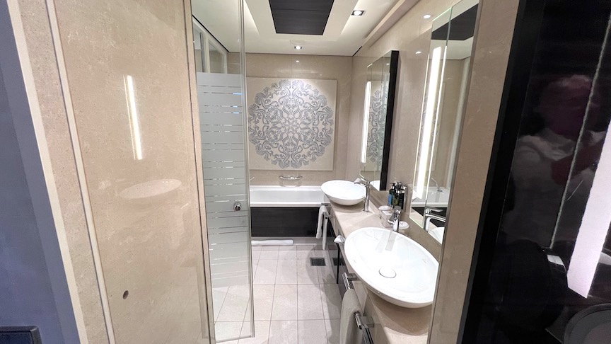 NCL Breakaway Owners Suite bathroom
