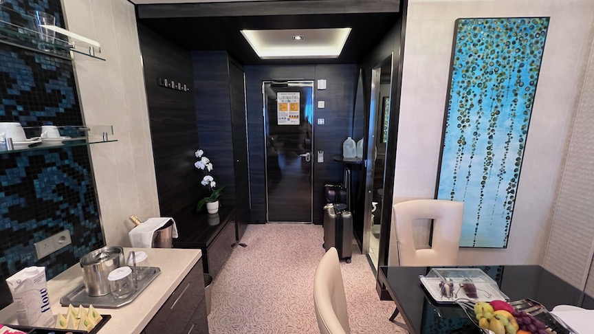 NCL Breakaway Owners Suite living room 10