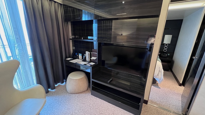 NCL Breakaway Owners Suite living room 4